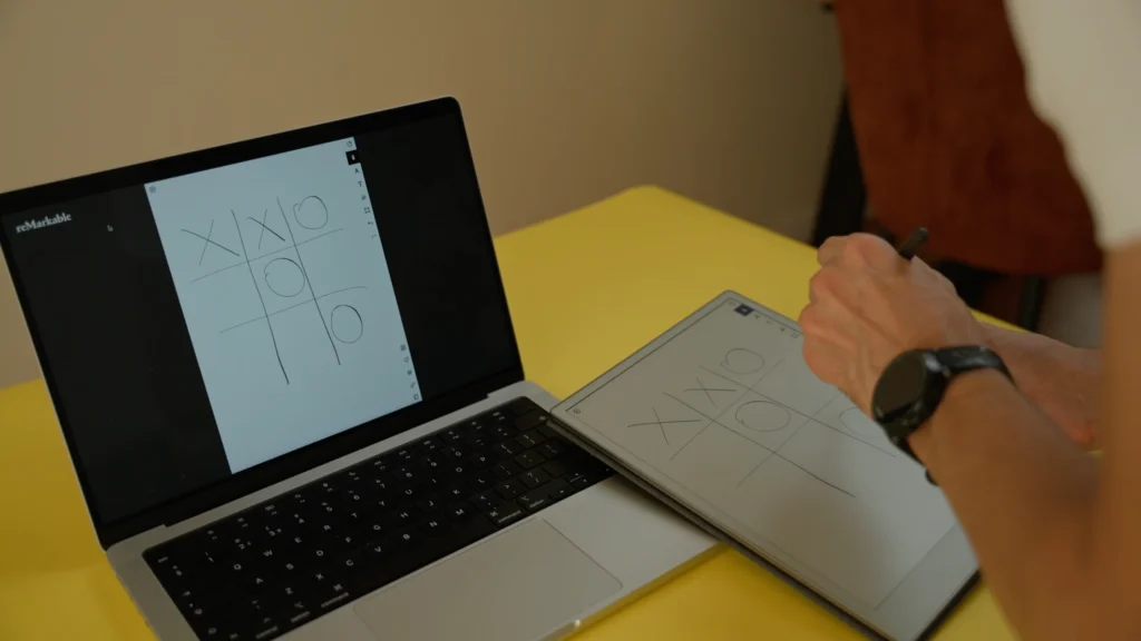 Screen sharing works very well. The update happens in real-life.